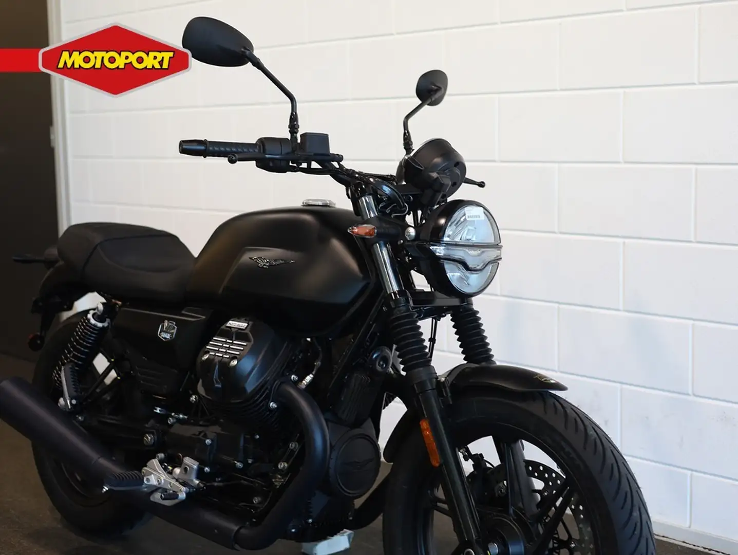 Moto Guzzi V 7 Stone Czarny - 2