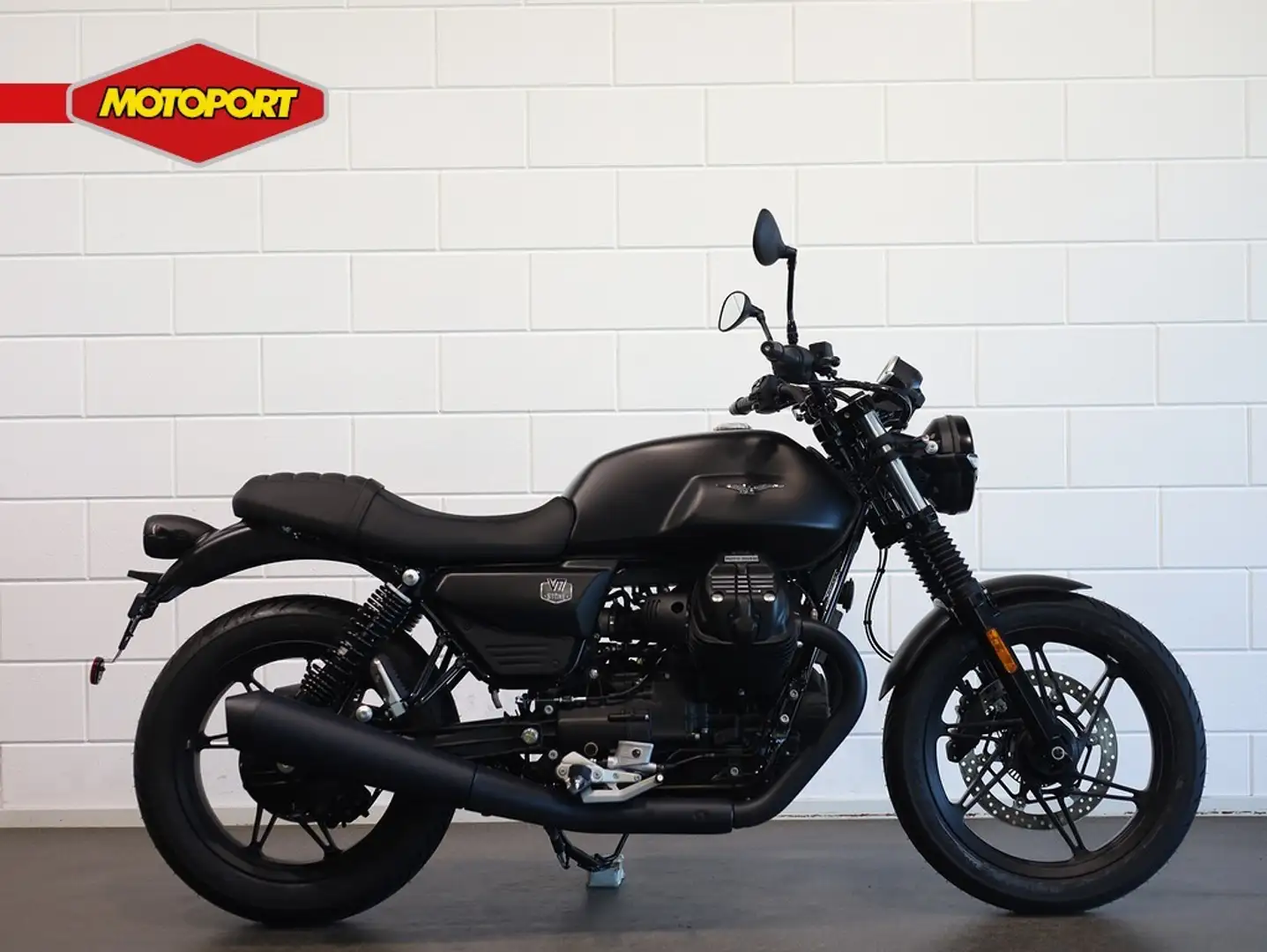 Moto Guzzi V 7 Stone Czarny - 1