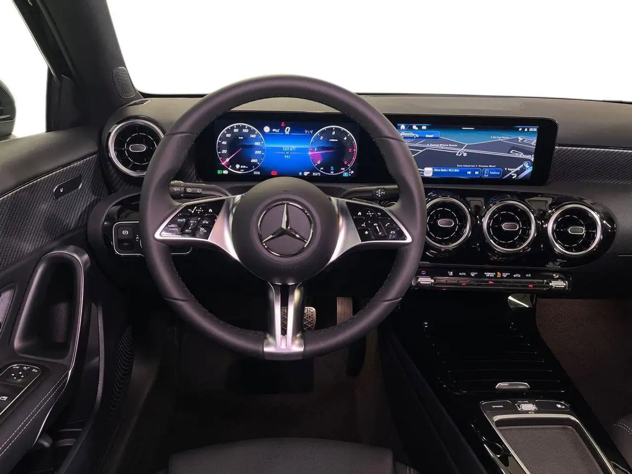 Mercedes-Benz A-Class 2026 — фото 11