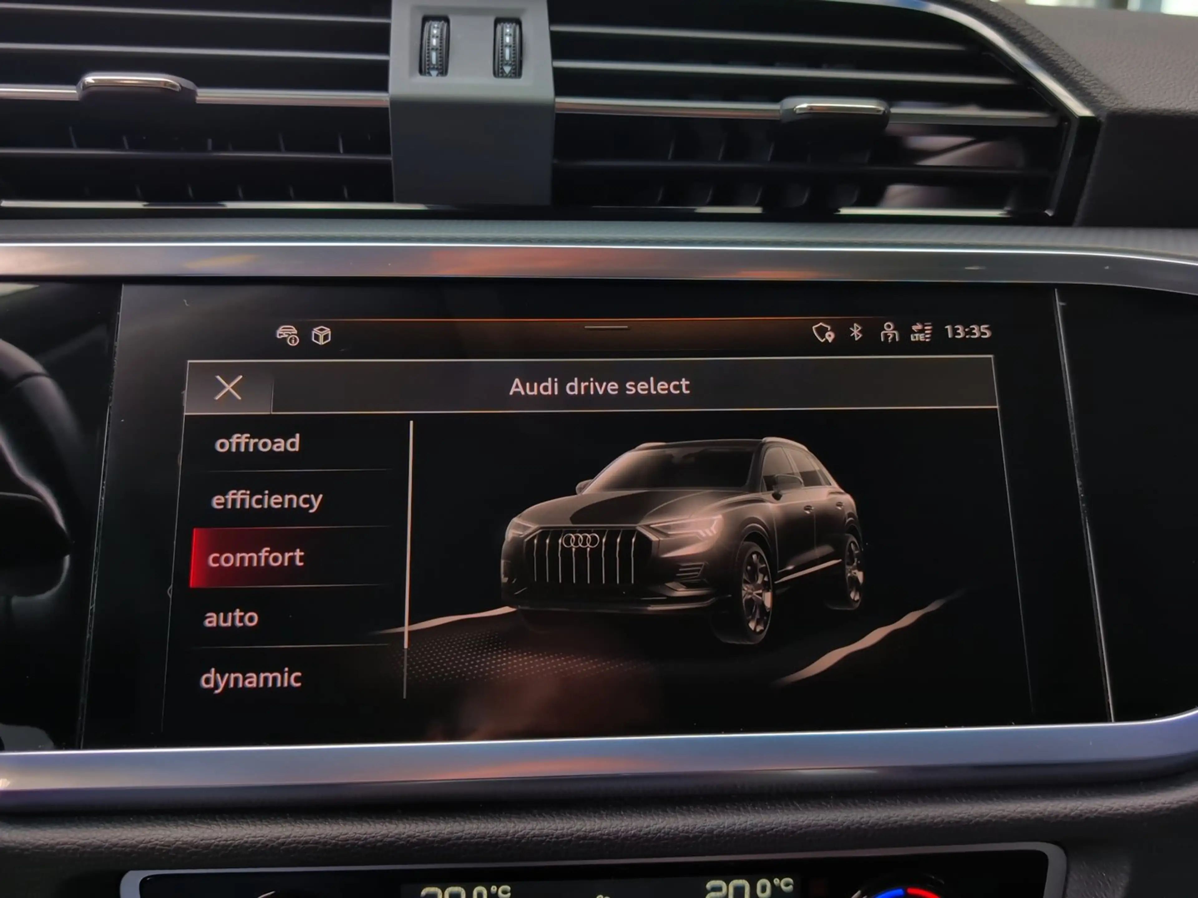 Audi Q3 35 TDI intense — photo 11
