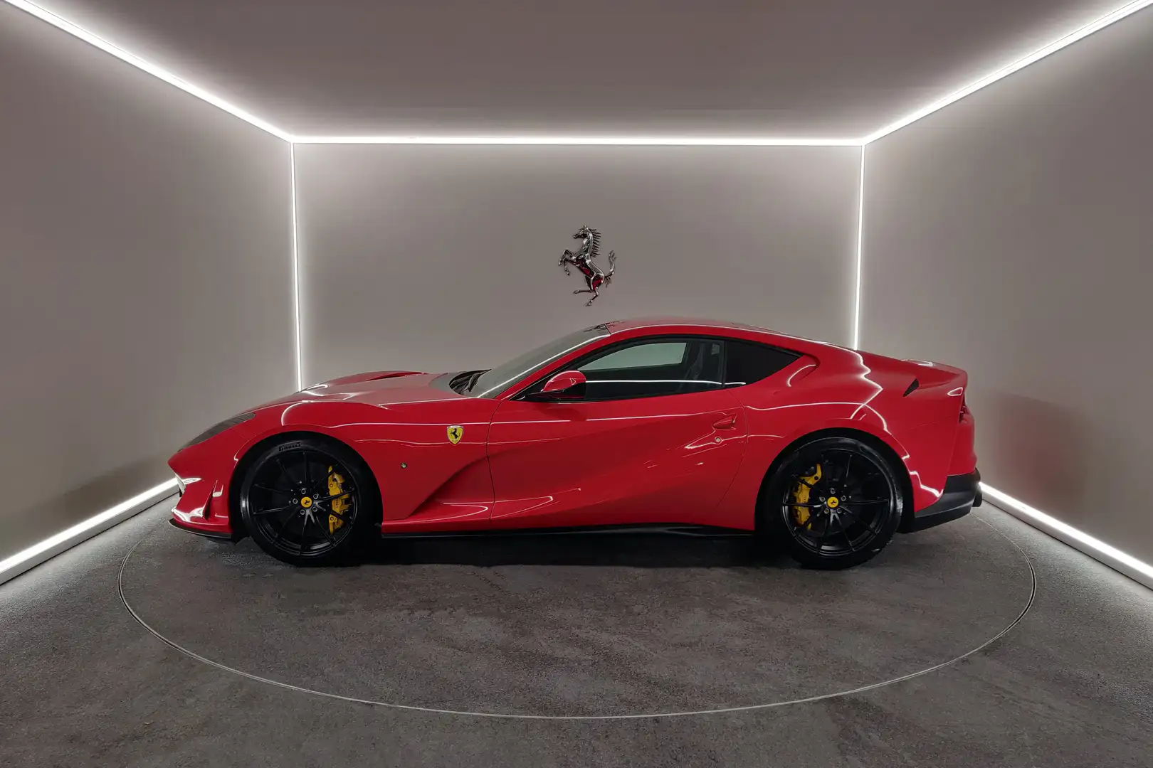 Ferrari 812 Superfast - 2y Ferrari Approved Kırmızı - 2