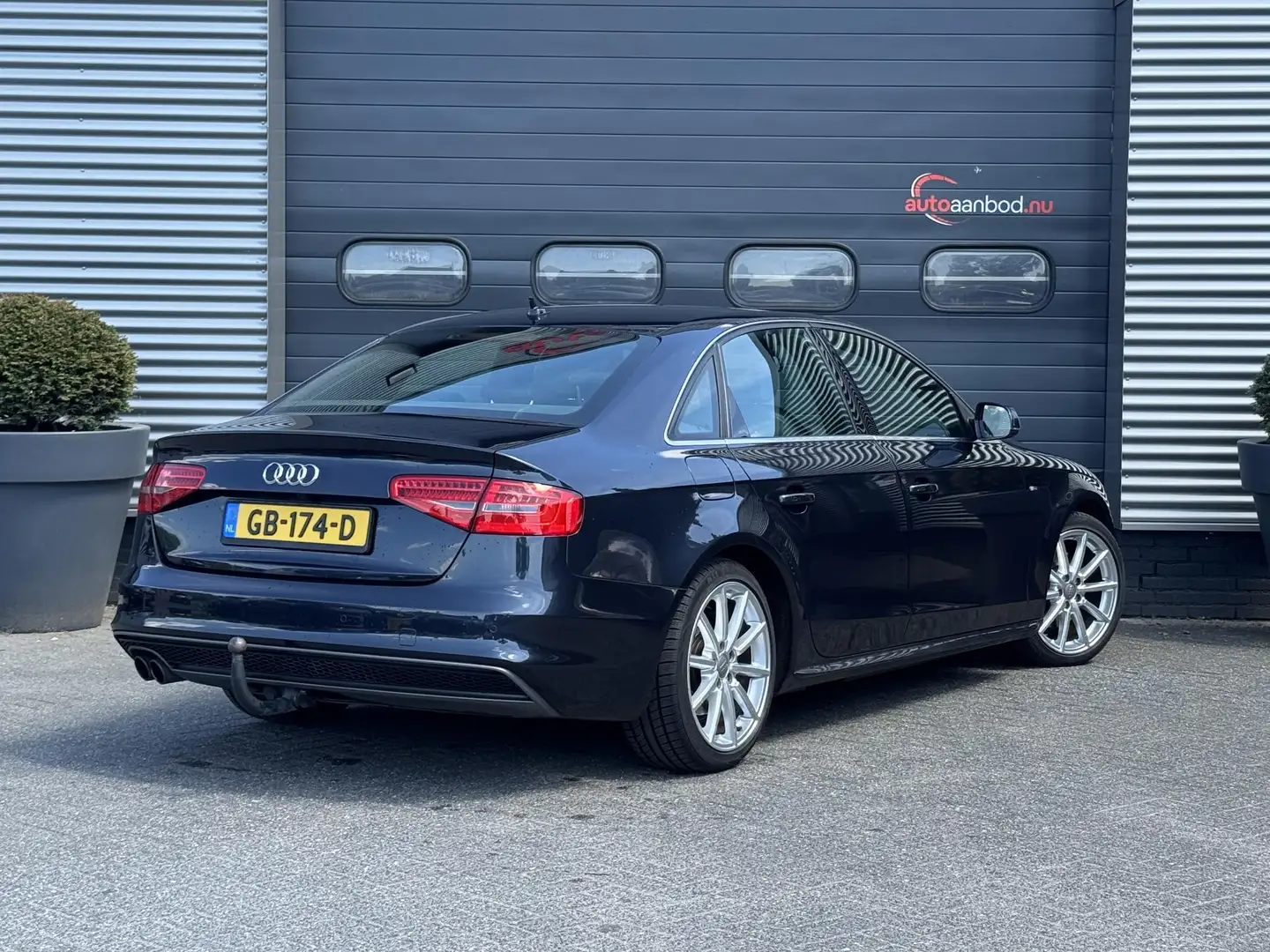 Audi A4 Limousine 1.8 TFSI S Edition | Navigatie | Trekhaa Blau - 2