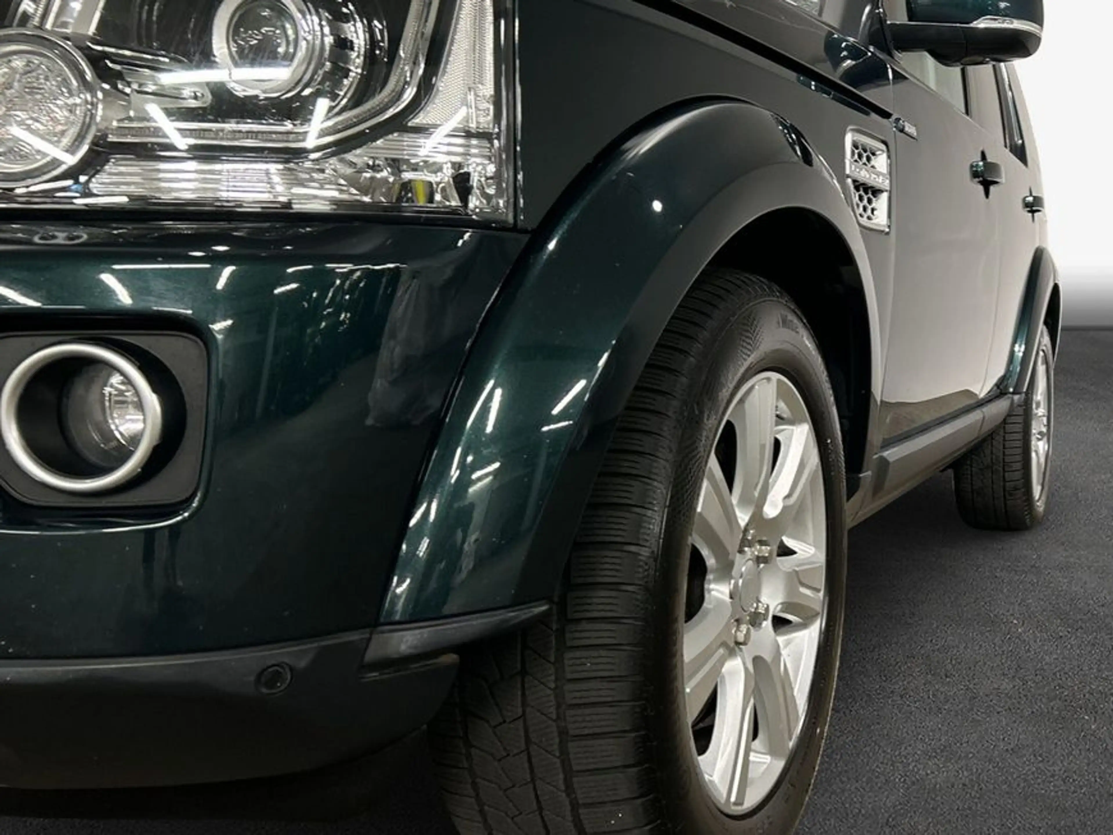 Land Rover Discovery SD V6 HSE — photo 12