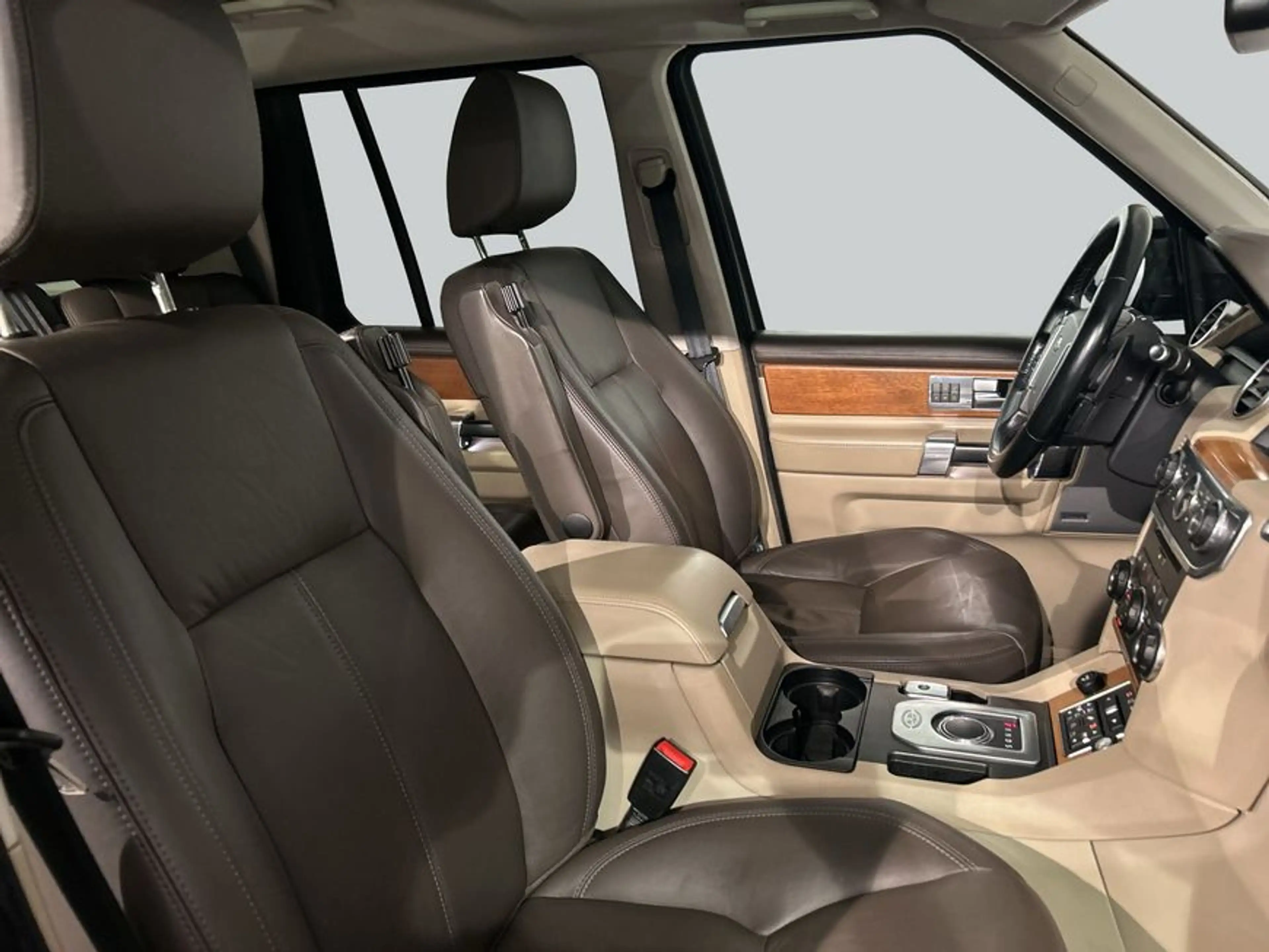 Land Rover Discovery SD V6 HSE — photo 3