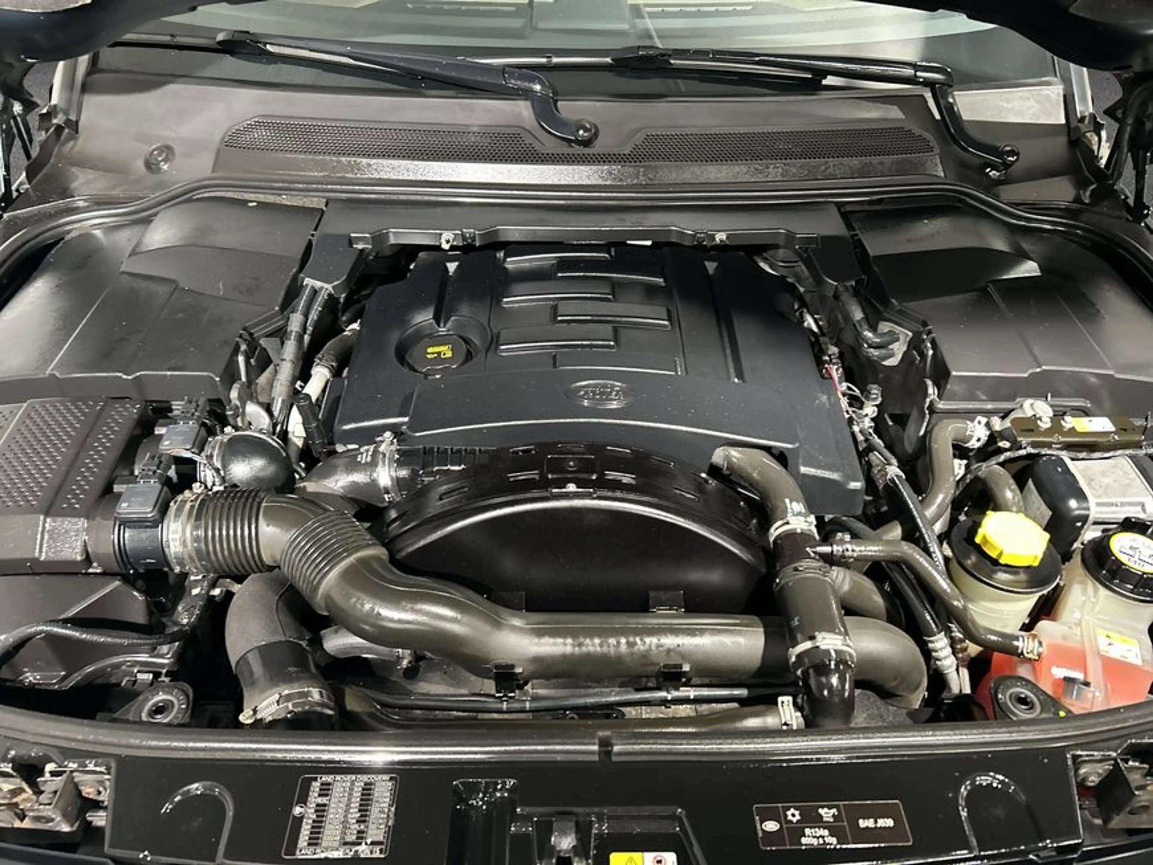 Land Rover Discovery SD V6 HSE — photo 10
