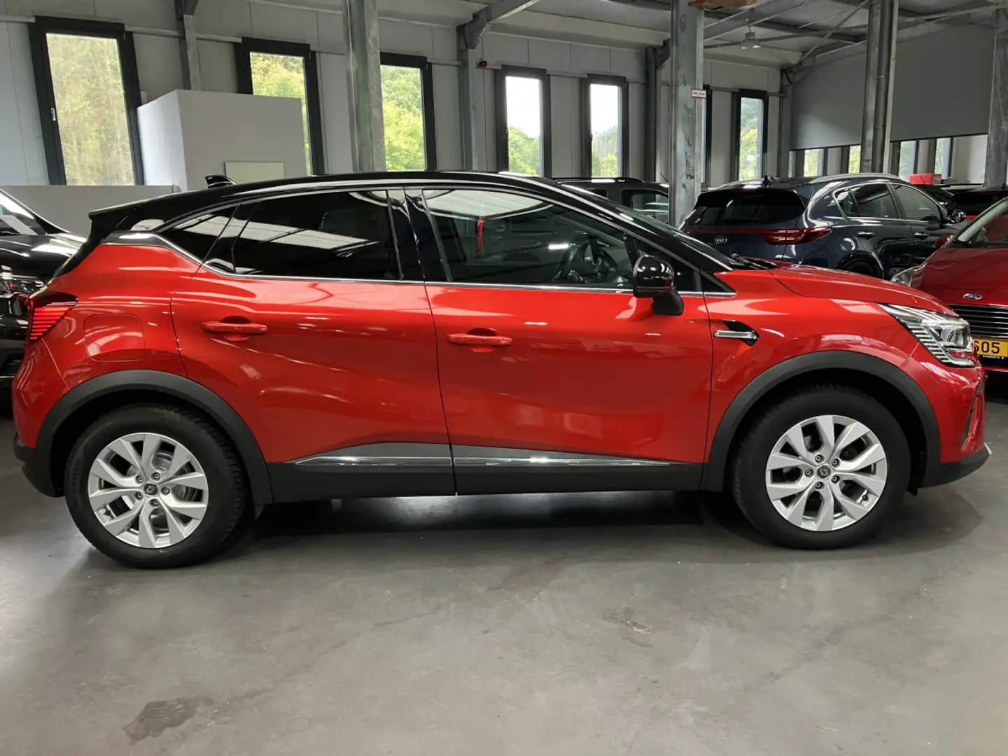 Renault Captur 1.5 dCi Intens EDC Rot - 2