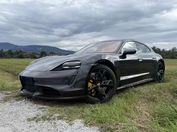 Turbo S Cross Turismo 83,7kWh Keramik/Bose/HA Lenk