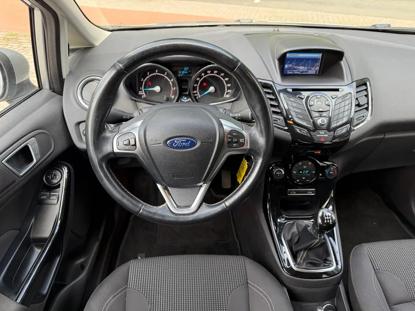 Ford Fiesta 1.0 EcoBoost Titanium I Navigatie Gris - 2