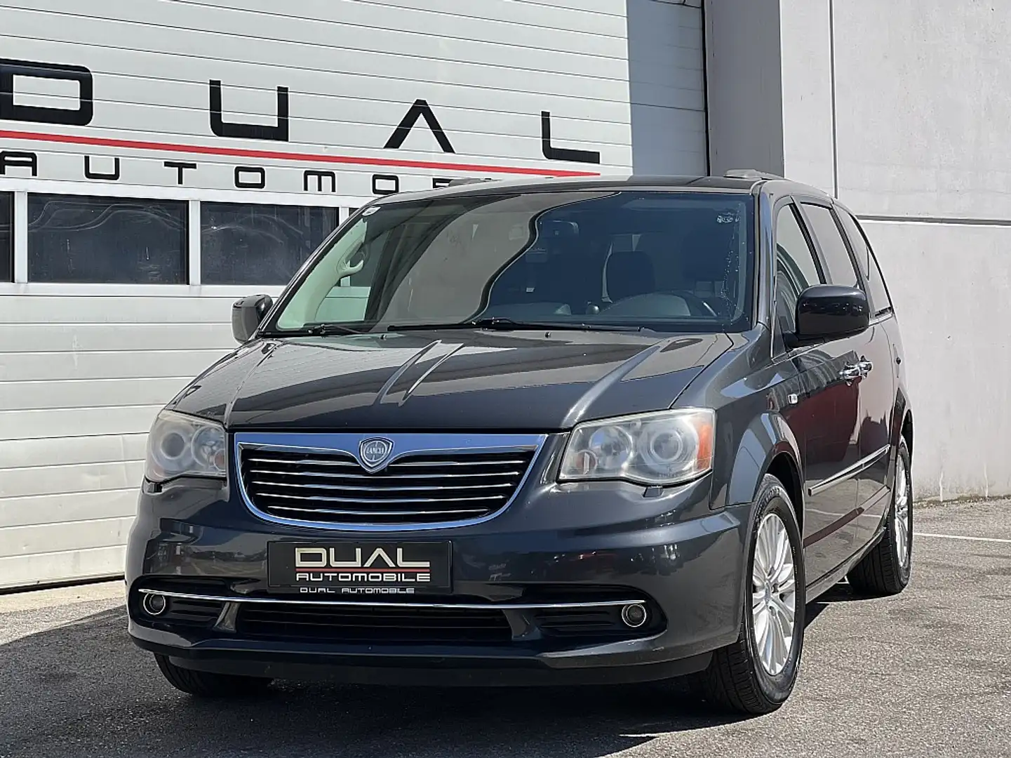 Lancia Voyager 2,8 CRD Platinum/7SITZER/NAVI/RFK Grau - 1