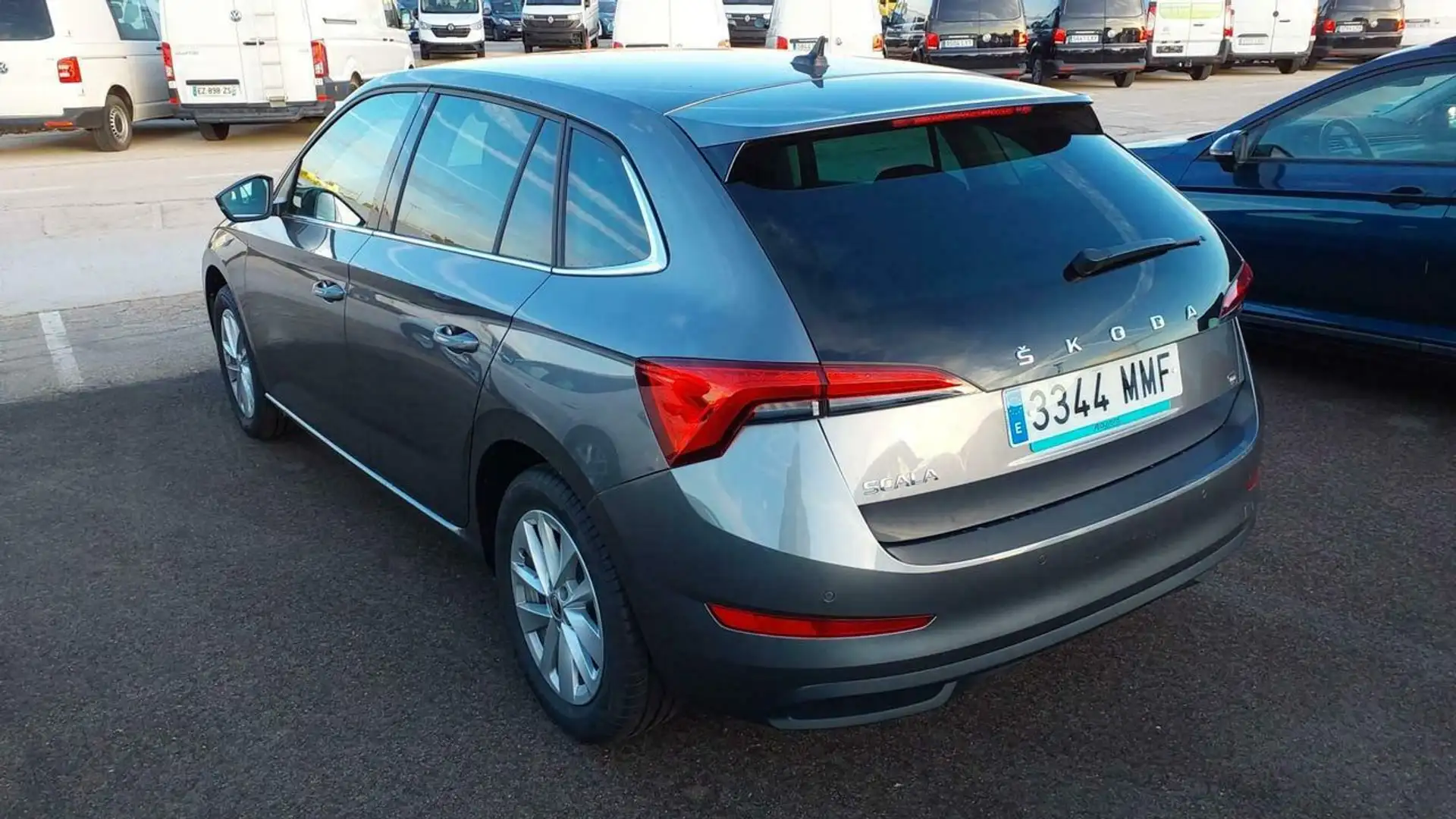 Skoda Scala 1.0 TSI Selection 70kW Gris - 2