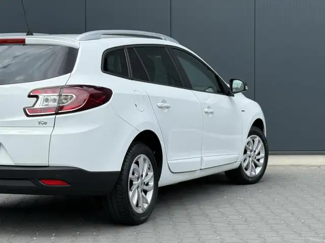 Renault Megane view 5