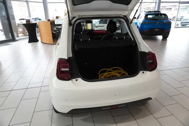 Fiat 500e view 13