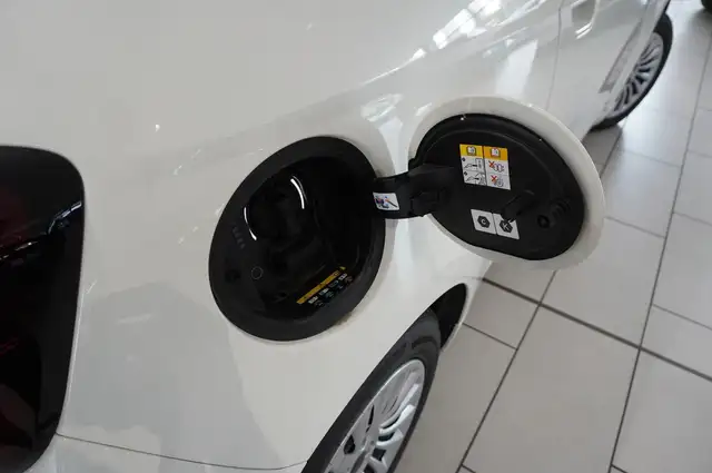 Fiat 500e view 15