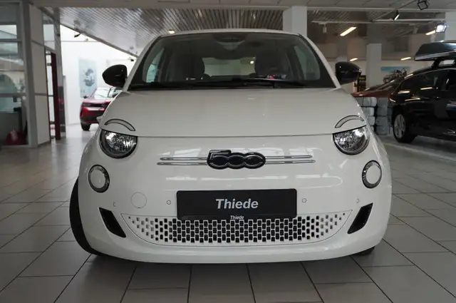 Fiat 500e view 6
