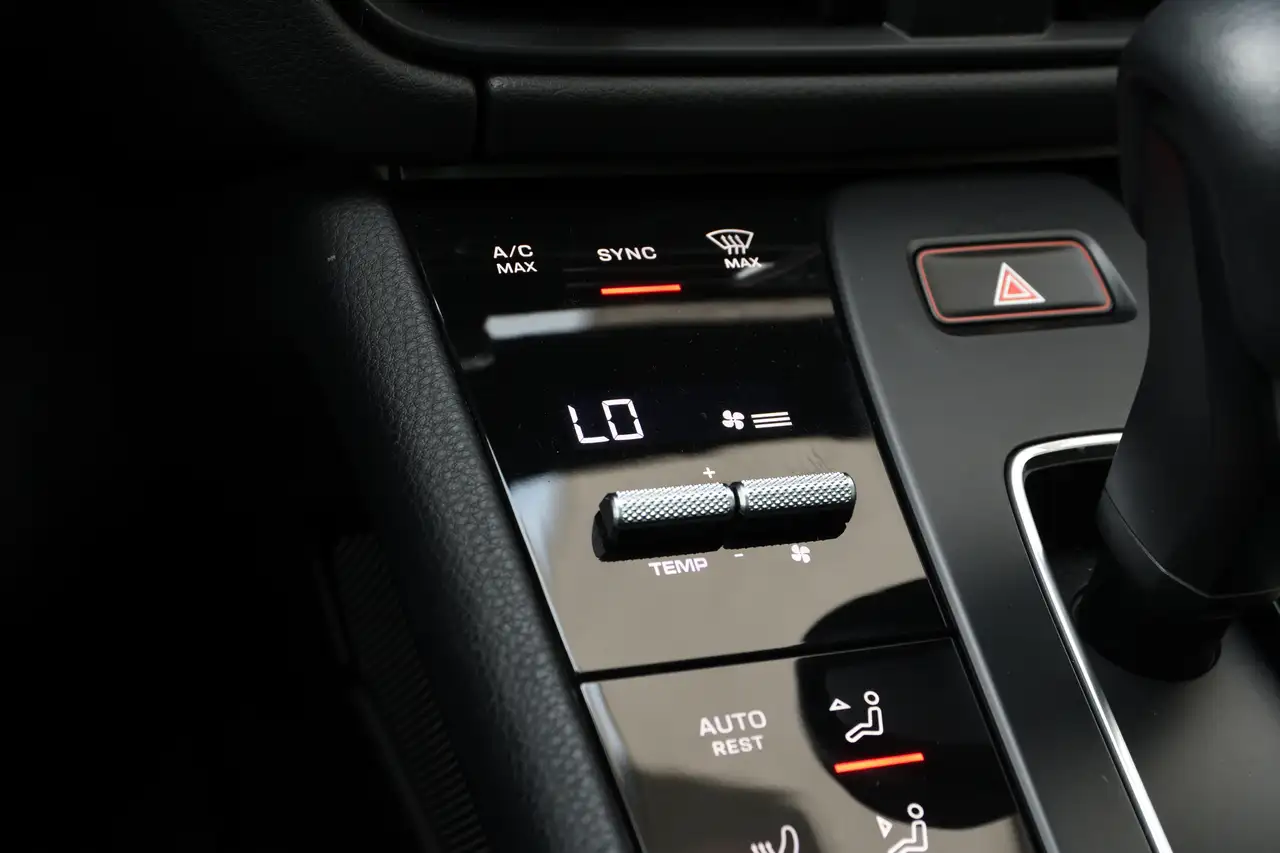 Porsche Macan снимка Porsche Macan