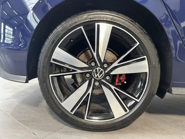 Volkswagen Golf view 3