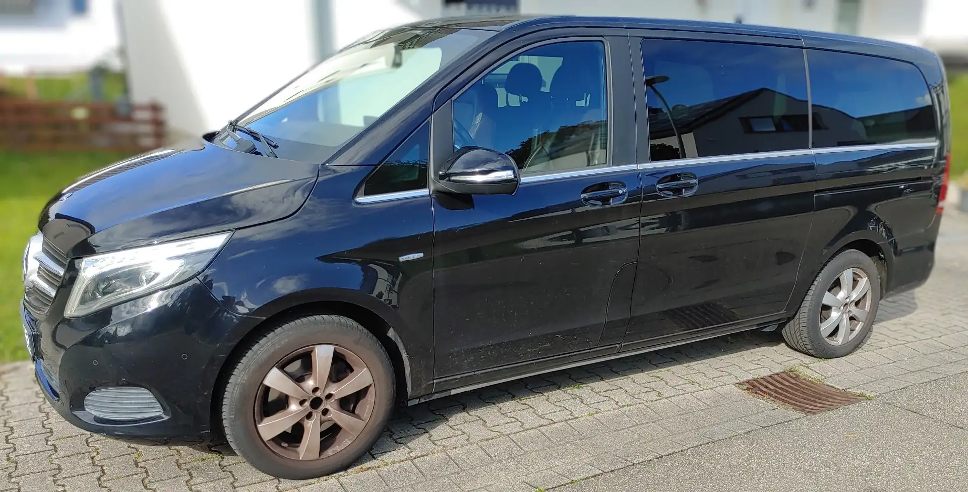 Mercedes-Benz V 250 (BlueTEC) d lang 7G-TRONIC Avantgarde Schwarz - 2