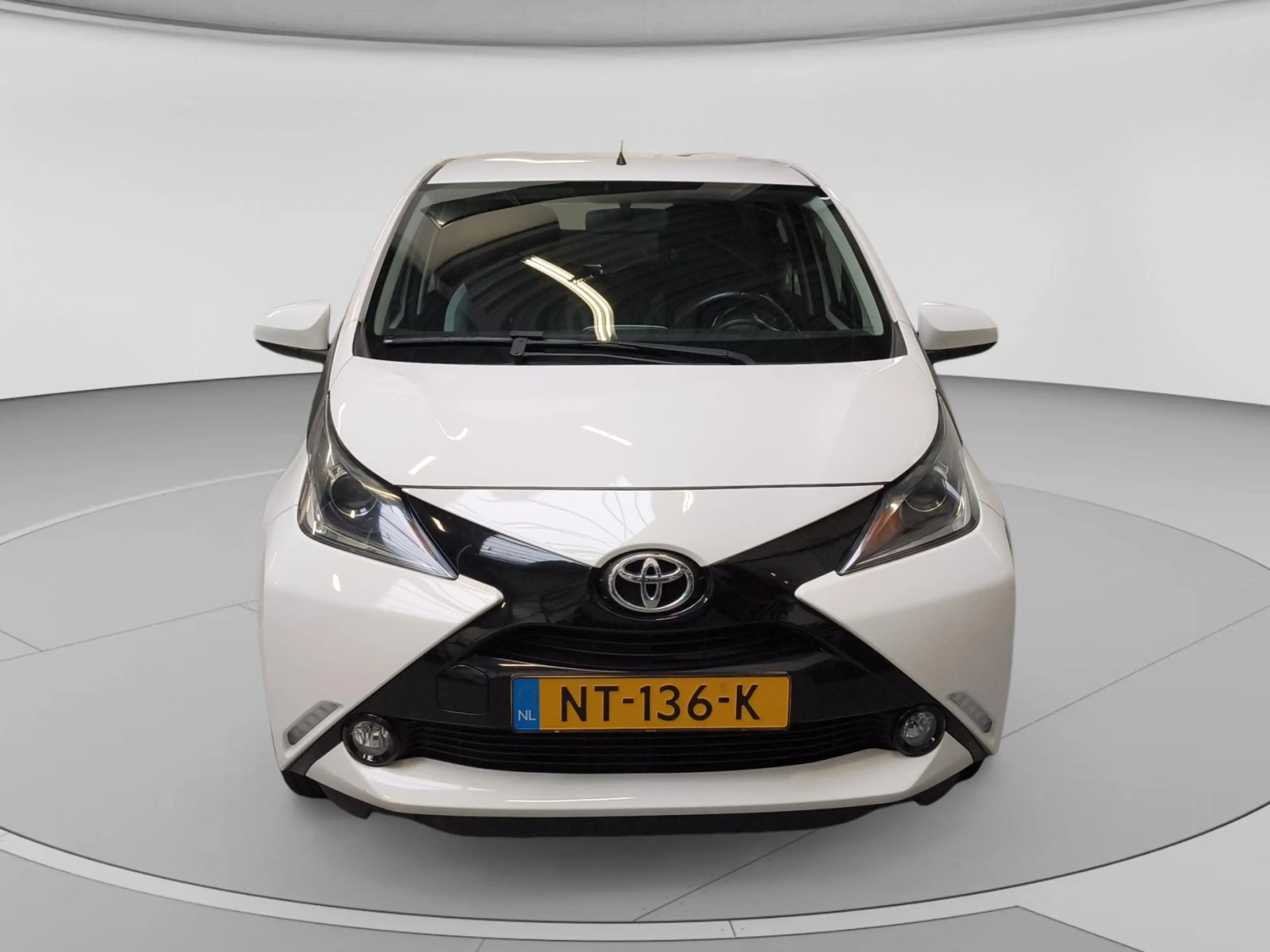 Toyota Aygo 1.0 VVT-i x-play Navi| Airco| Camera — photo 2