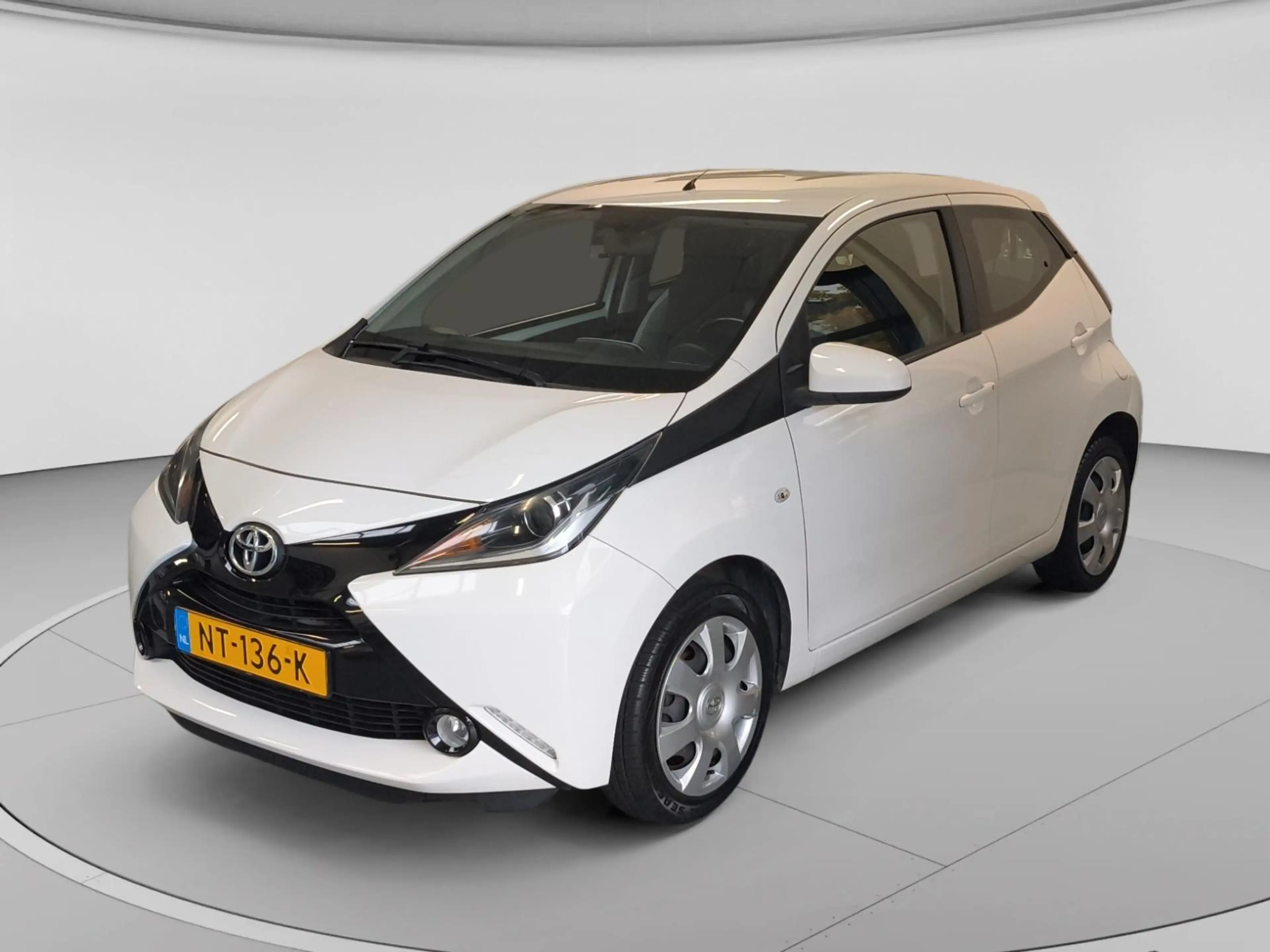 Toyota Aygo 1.0 VVT-i x-play Navi| Airco| Camera — photo 3