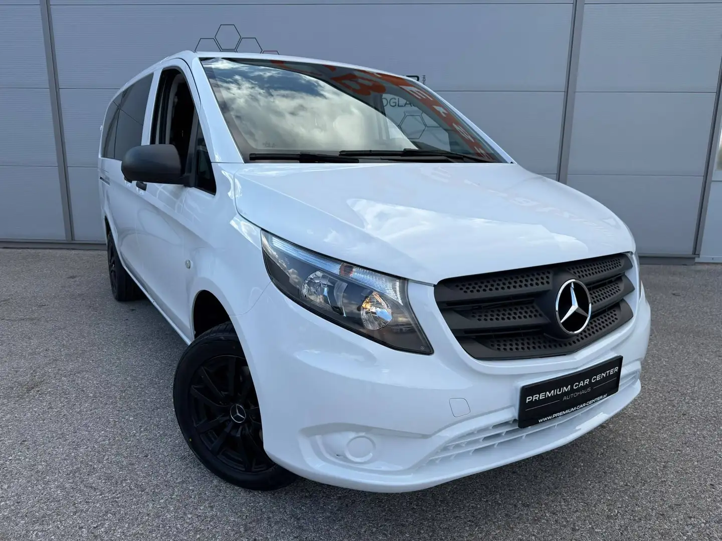 Mercedes-Benz Vito Tourer 116 CDI 4MATIC lang Pro SITZHZG. / 8 SITZER Weiß - 1