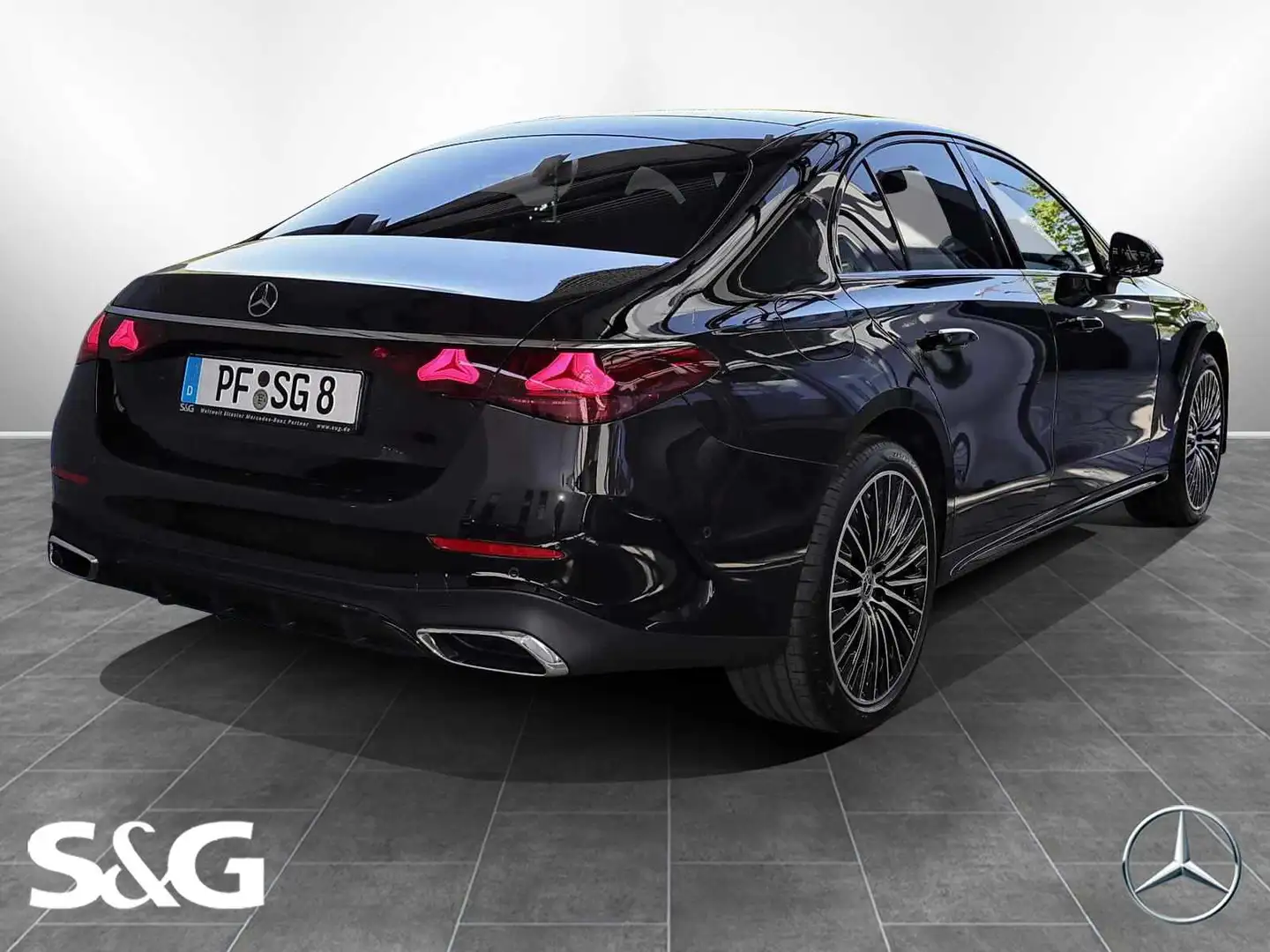 Mercedes-Benz E 220 d 4M AMG MBUX+360°+DIG-LED+Pano+AHK+Standh Schwarz - 2