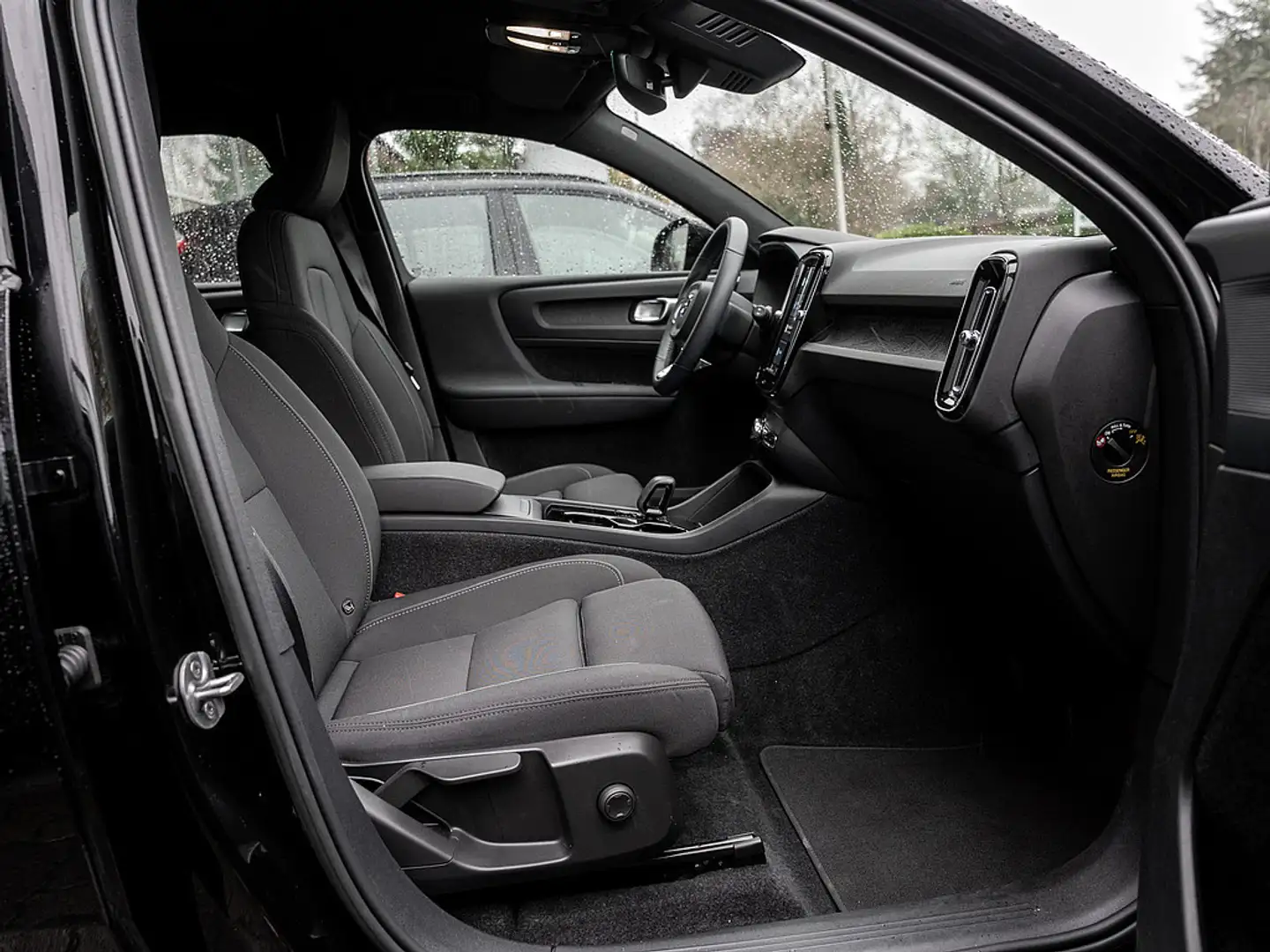 Volvo XC40 Recharge Core Schwarz - 2