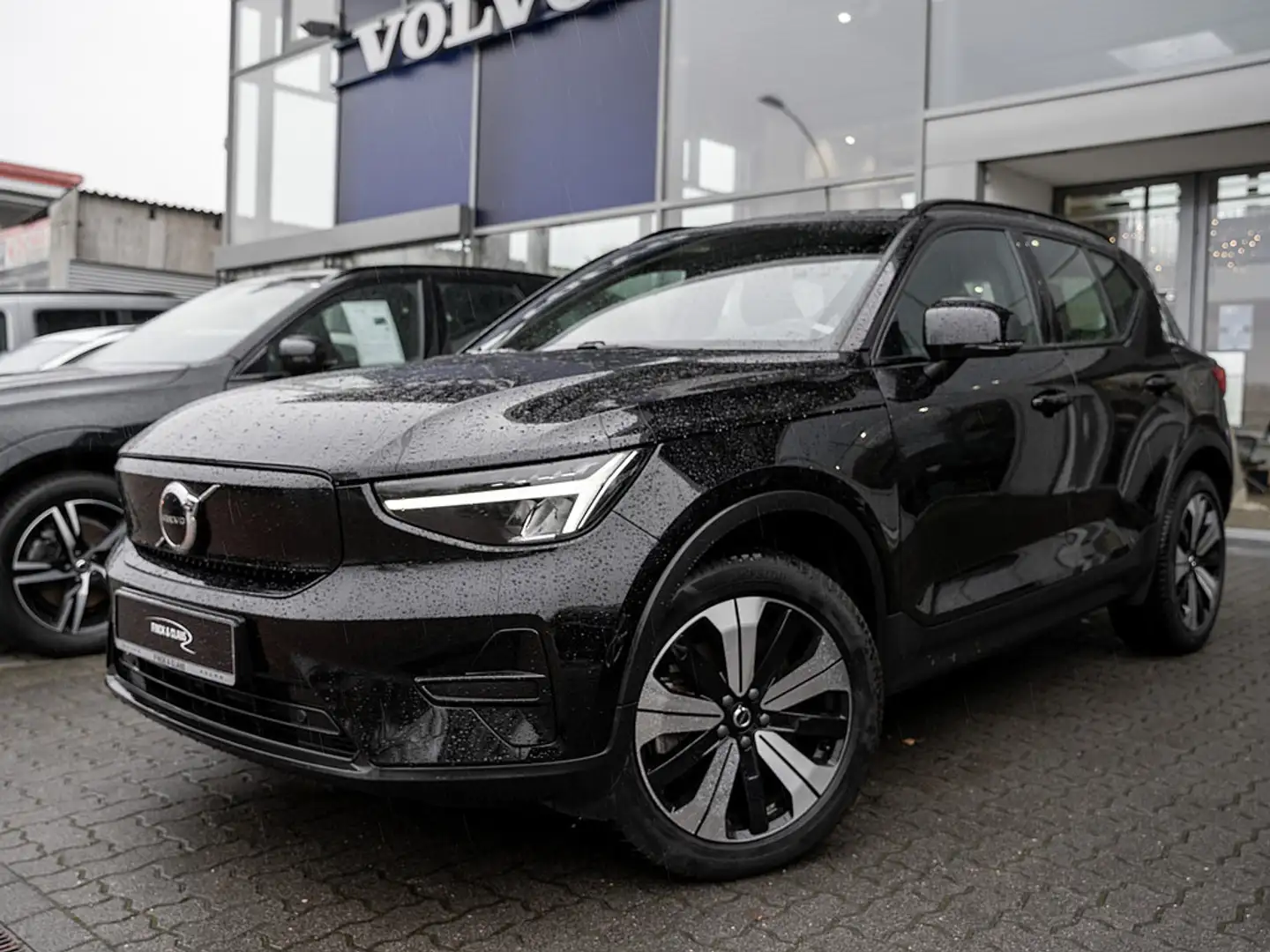 Volvo XC40 Recharge Core Schwarz - 1