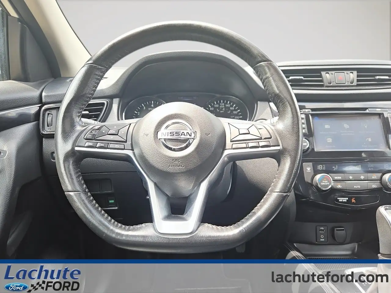 Nissan Qashqai снимка Nissan Qashqai
