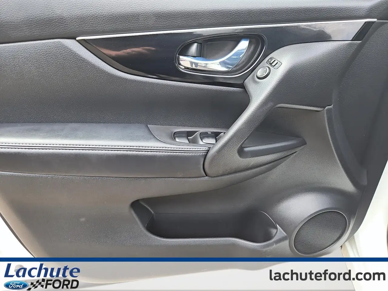 Nissan Qashqai снимка Nissan Qashqai
