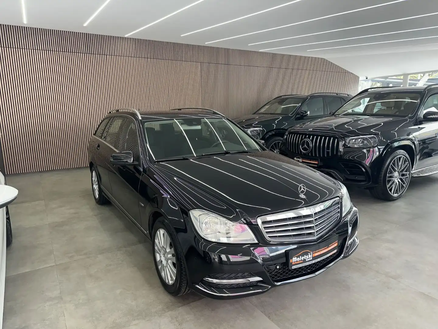Mercedes-Benz C 180 T CGI BlueEfficiency*Comand*SHZ*AHK*PDC* Negro - 1