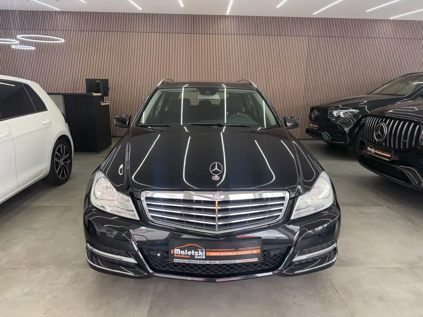 Mercedes-Benz C 180 T CGI BlueEfficiency*Comand*SHZ*AHK*PDC* Negro - 2