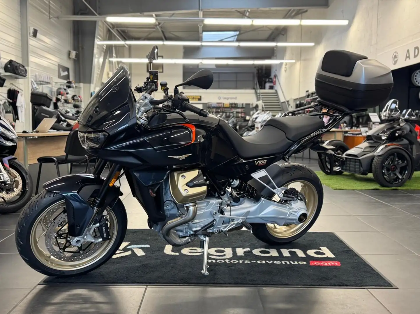 Moto Guzzi V 100 - 1