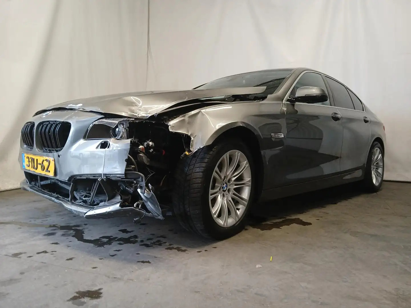 BMW 520 5-serie 520i Last Minute Edition SCHADEAUTO!! Grijs - 2