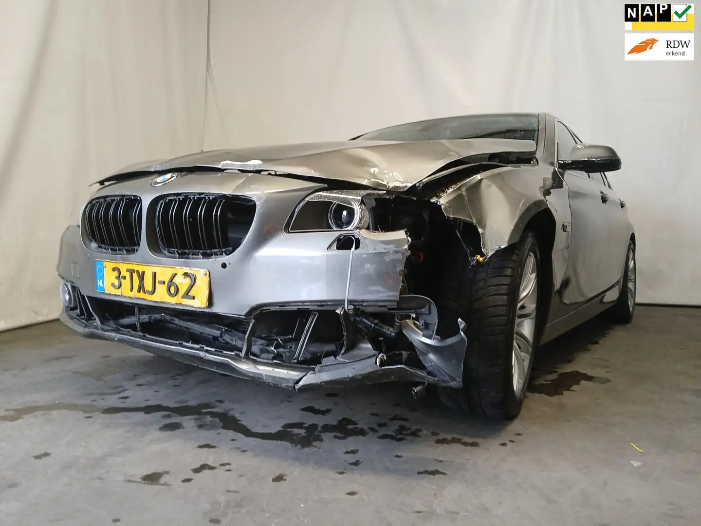 BMW 520 5-serie 520i Last Minute Edition SCHADEAUTO!! Grijs - 1