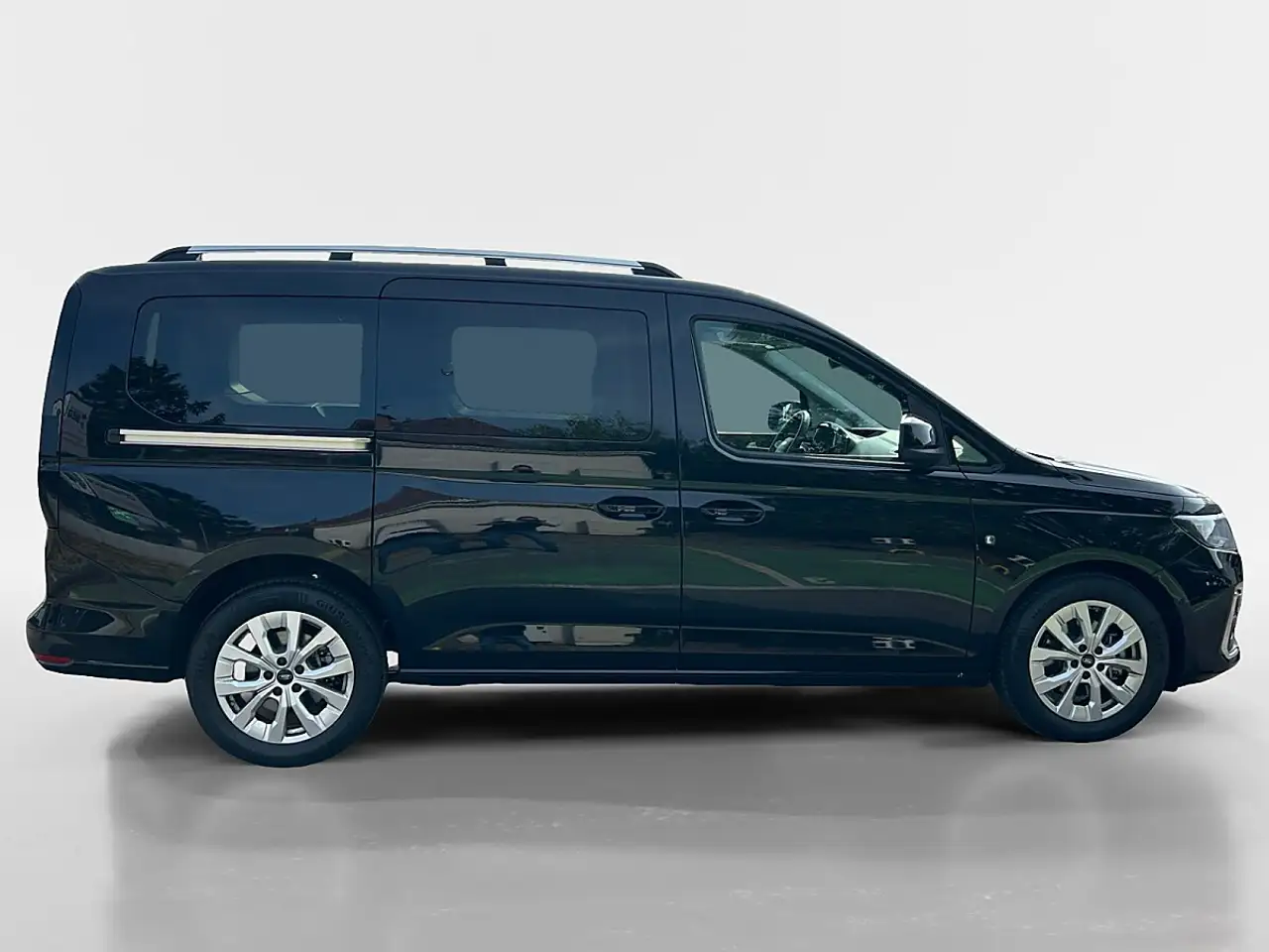 Ford Grand Tourneo 2026 — фото 6