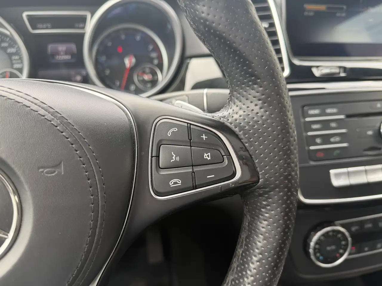 Mercedes-Benz GLS снимка Mercedes-Benz GLS