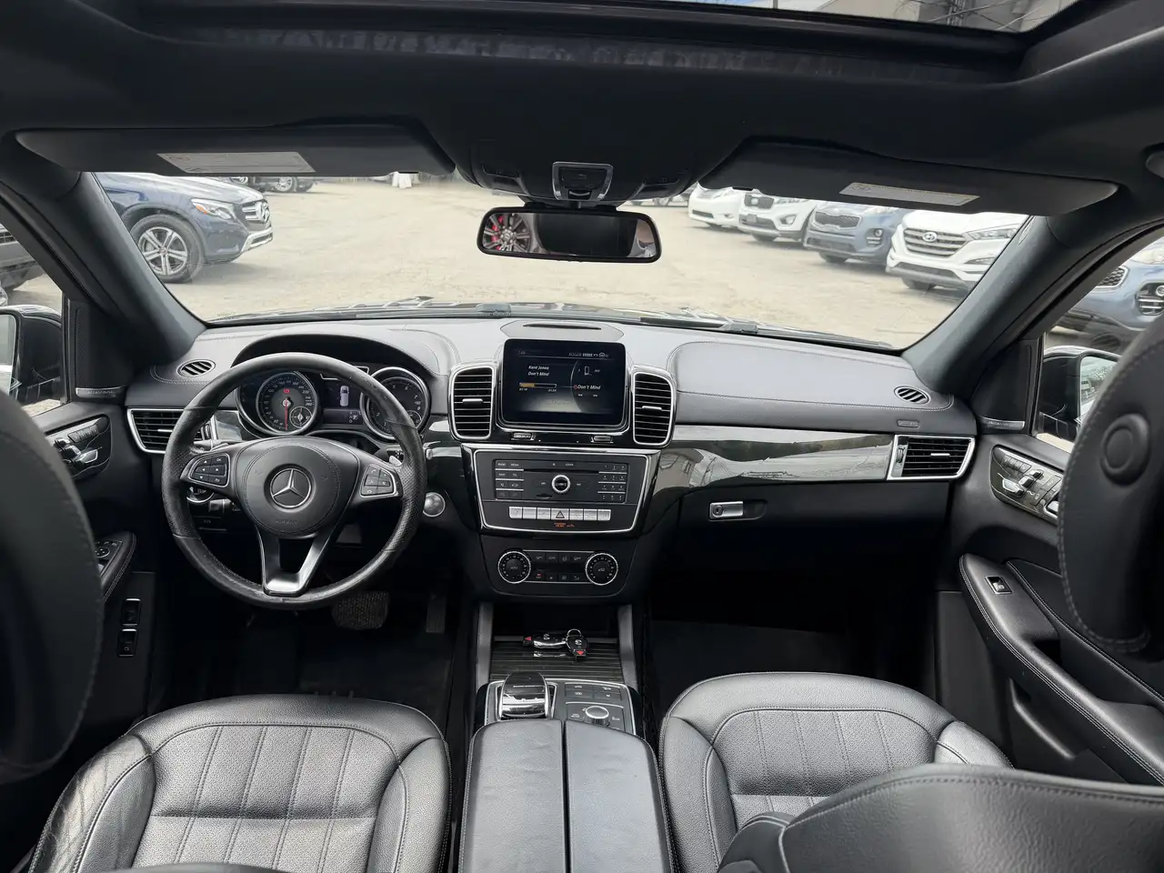 Mercedes-Benz GLS снимка Mercedes-Benz GLS