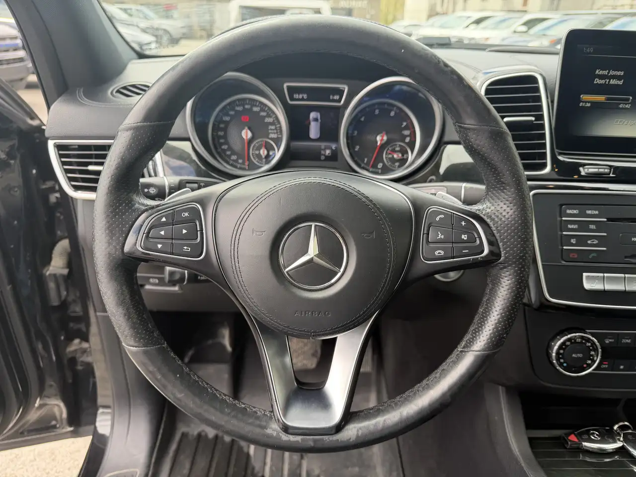 Mercedes-Benz GLS снимка Mercedes-Benz GLS