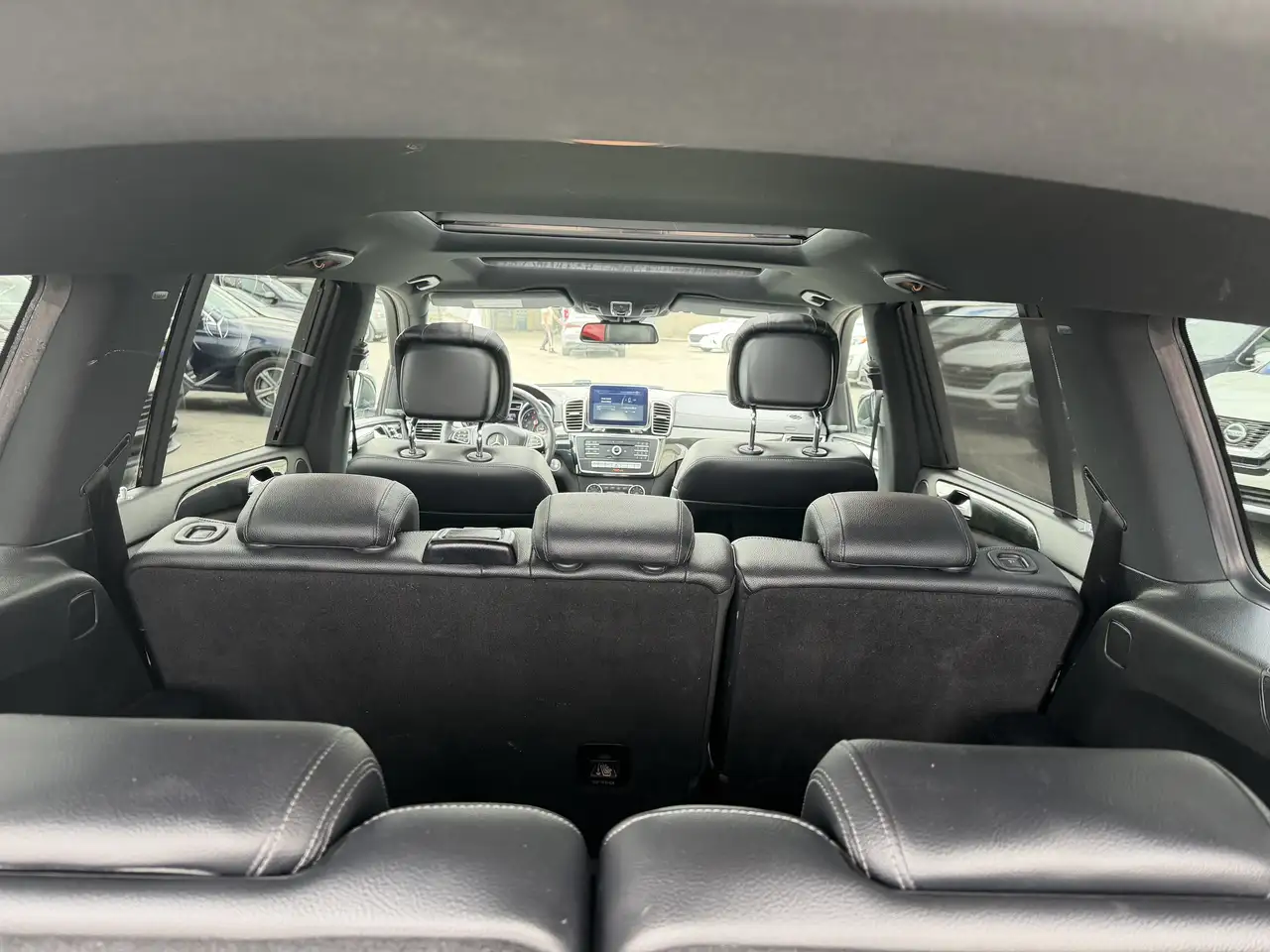 Mercedes-Benz GLS снимка Mercedes-Benz GLS