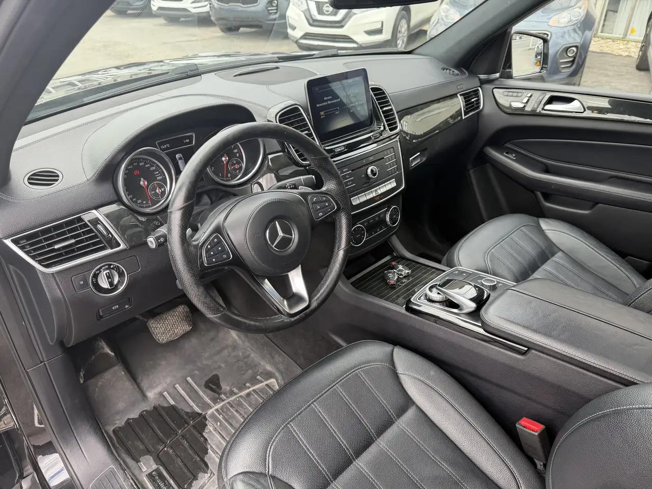 Mercedes-Benz GLS снимка Mercedes-Benz GLS