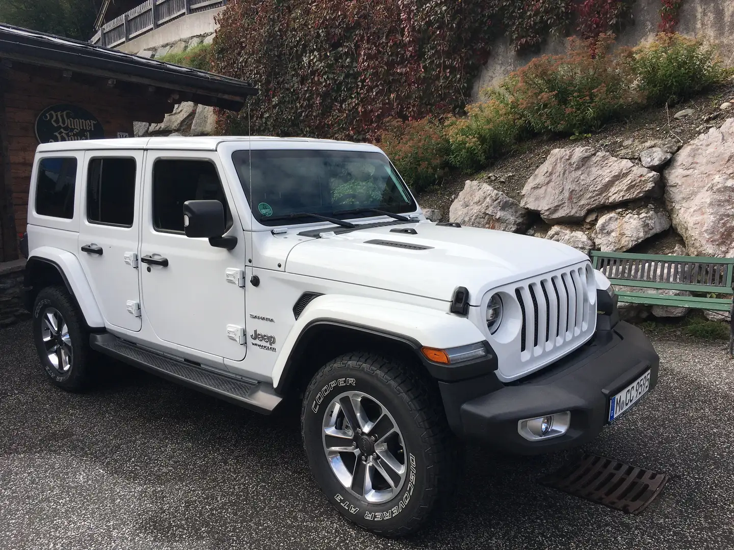Jeep Wrangler Wrangler Unlimited Sahara 2,0 GME Aut. Weiß - 1