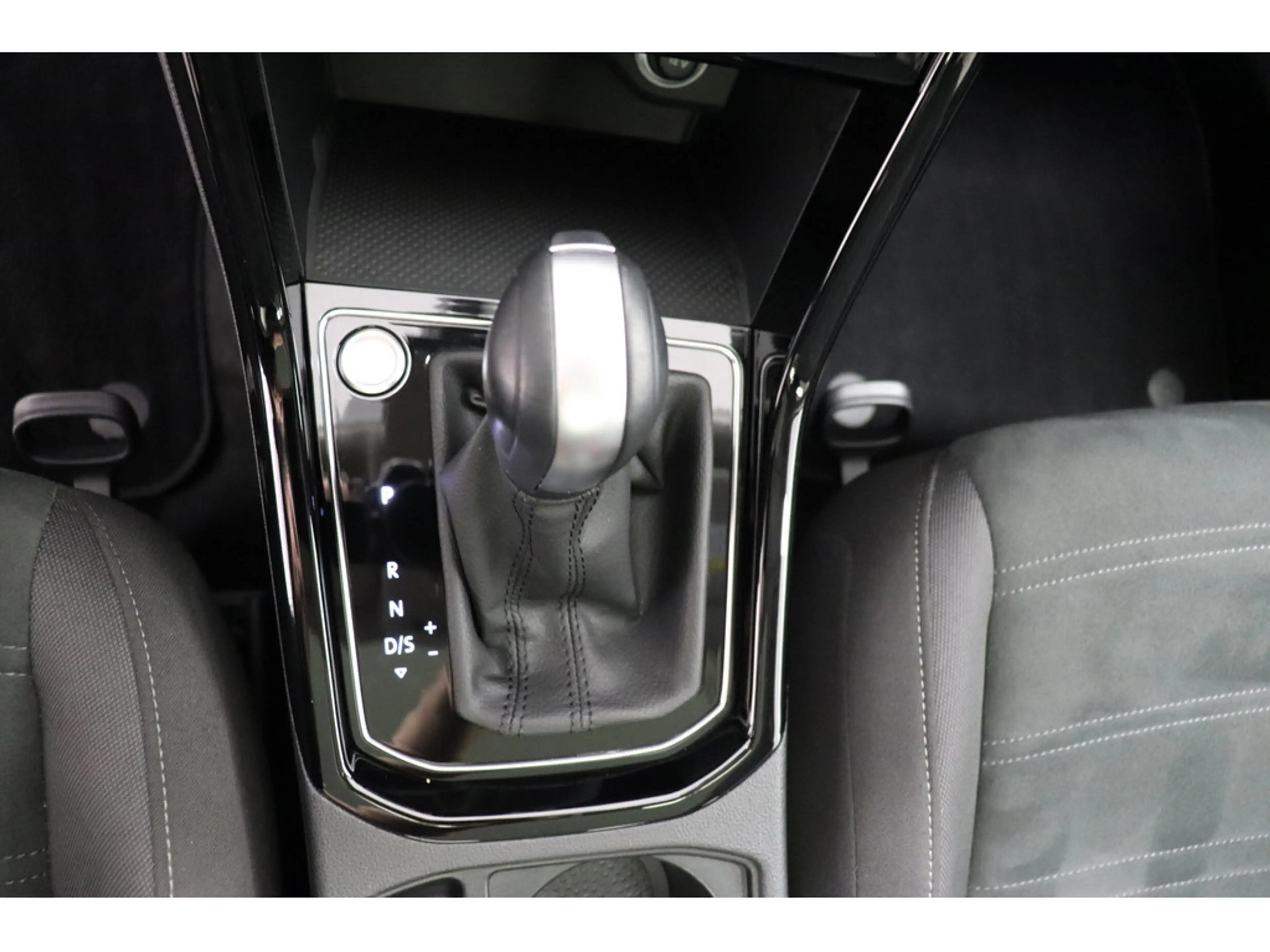 Volkswagen Touran 1.5 TSI Highline #R-Line Ext. #Panorama — photo 9