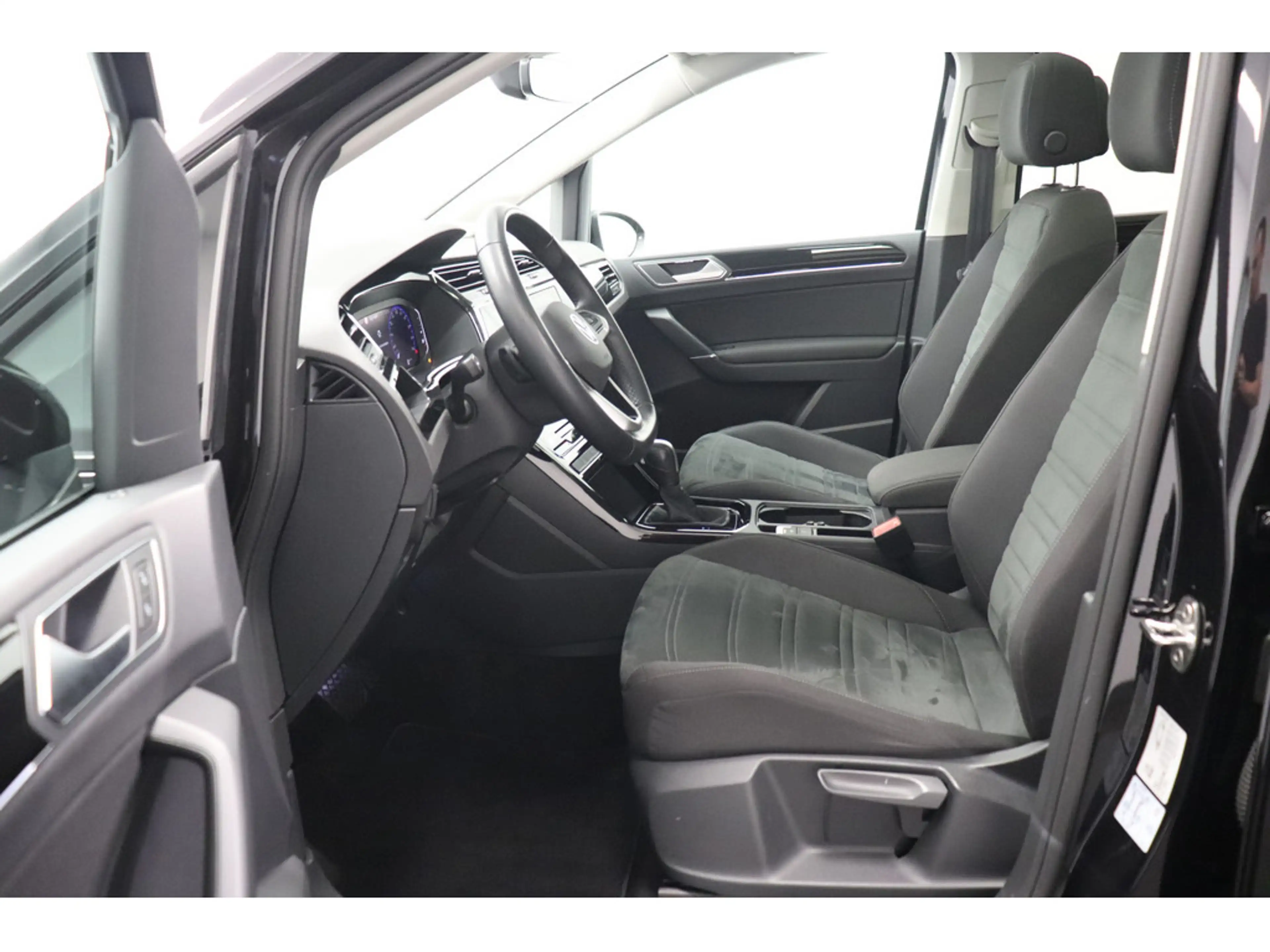 Volkswagen Touran 1.5 TSI Highline #R-Line Ext. #Panorama — photo 10