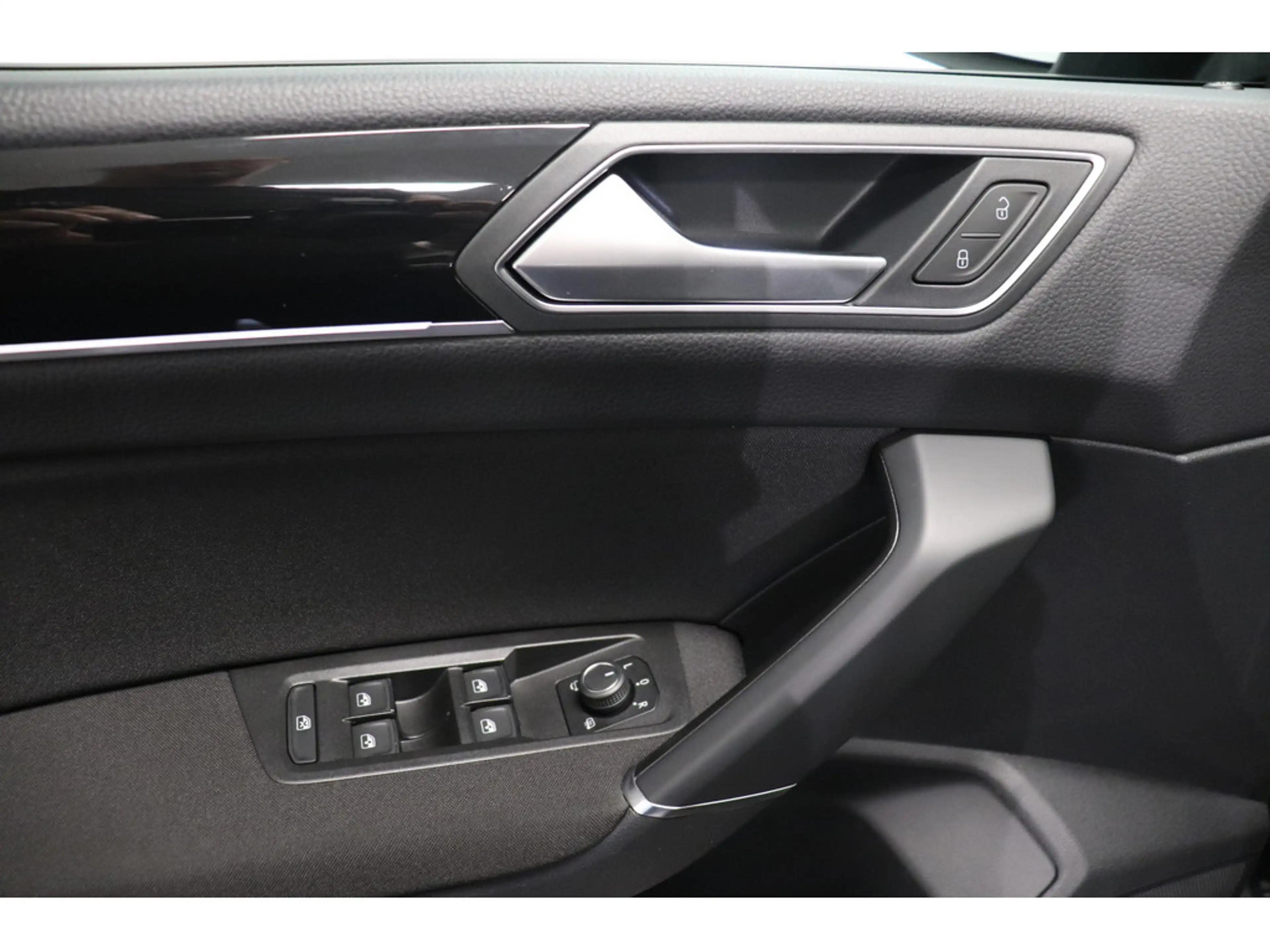 Volkswagen Touran 1.5 TSI Highline #R-Line Ext. #Panorama — photo 12