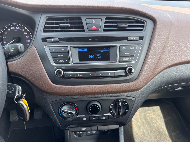 Hyundai i20 i20 1.2i prête à immatriculer ! — photo 12