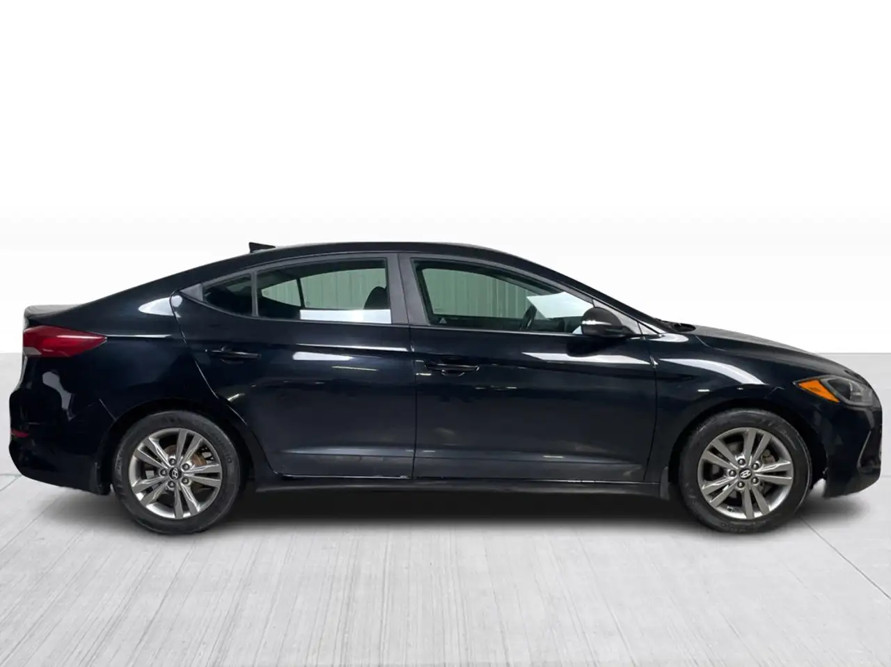 Hyundai ELANTRA снимка Hyundai ELANTRA