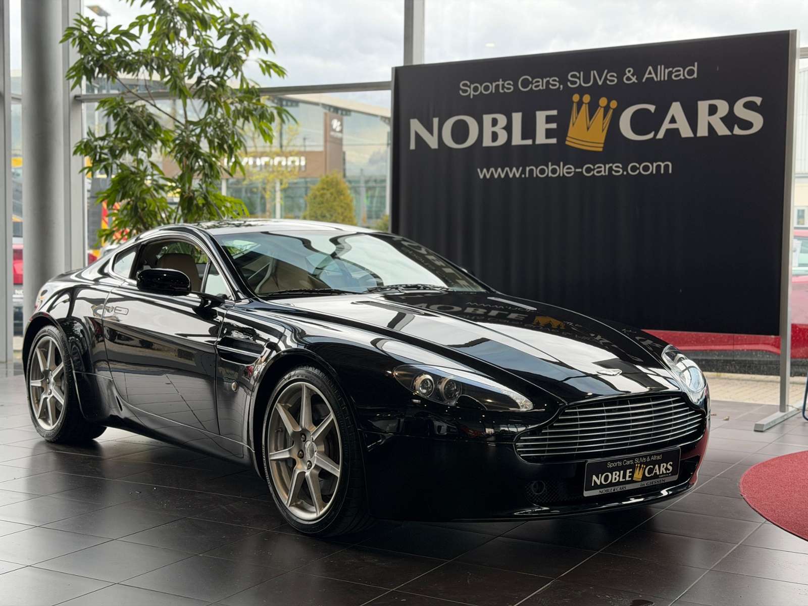 Second hand Aston Martin V12 Vantage 