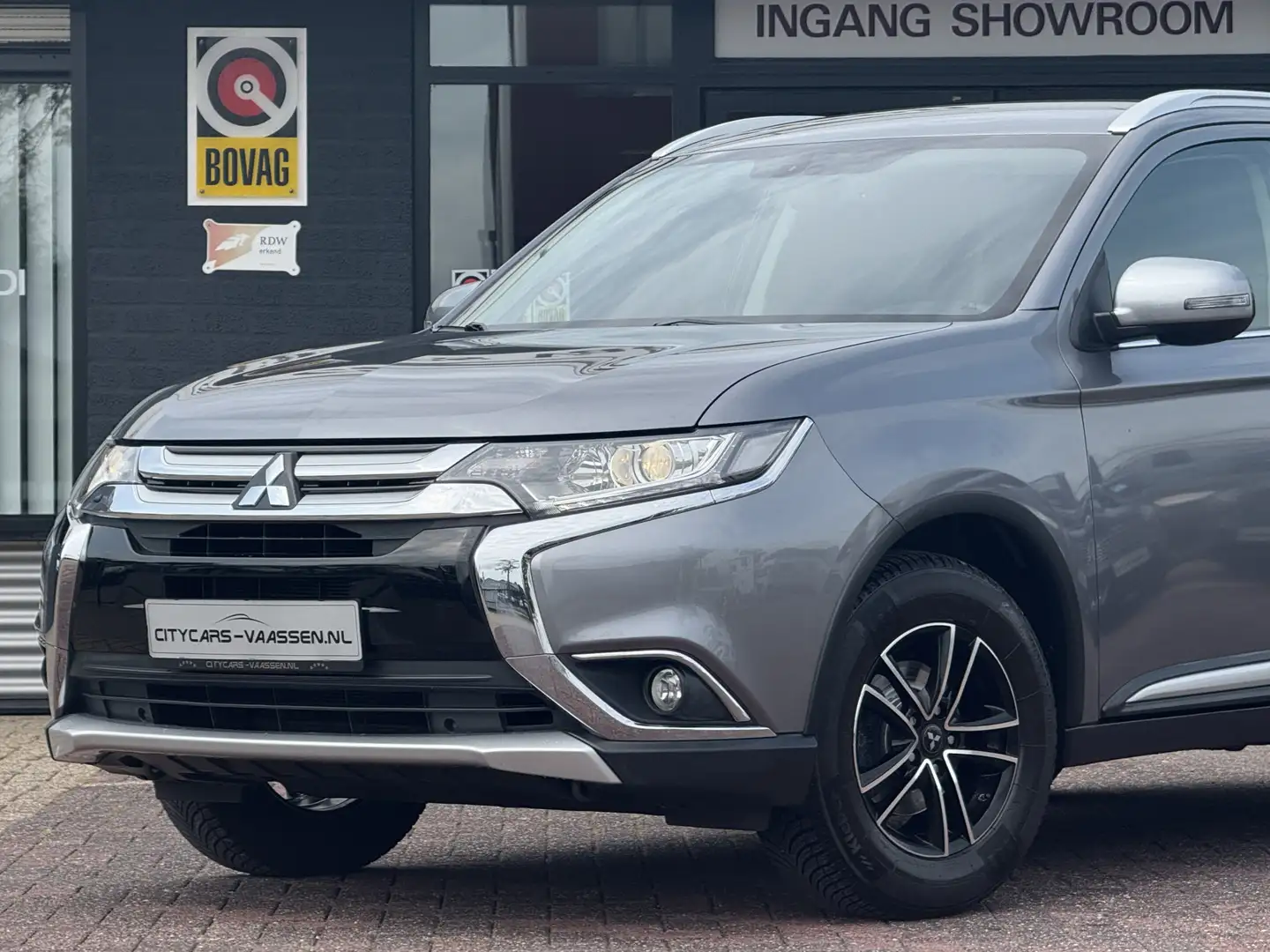 Mitsubishi Outlander 2.0 150 pk apple carplay camera climate ctr cruise Grijs - 2