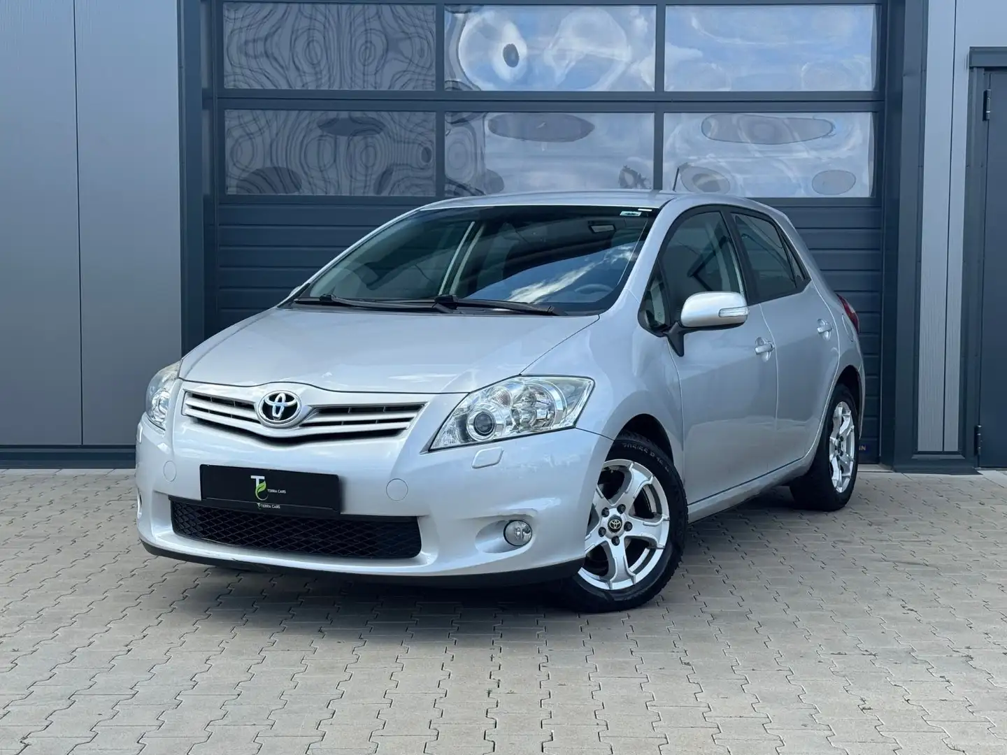 Toyota Auris Executive Xenon PDC Tempom Keyless Klima Silber - 1