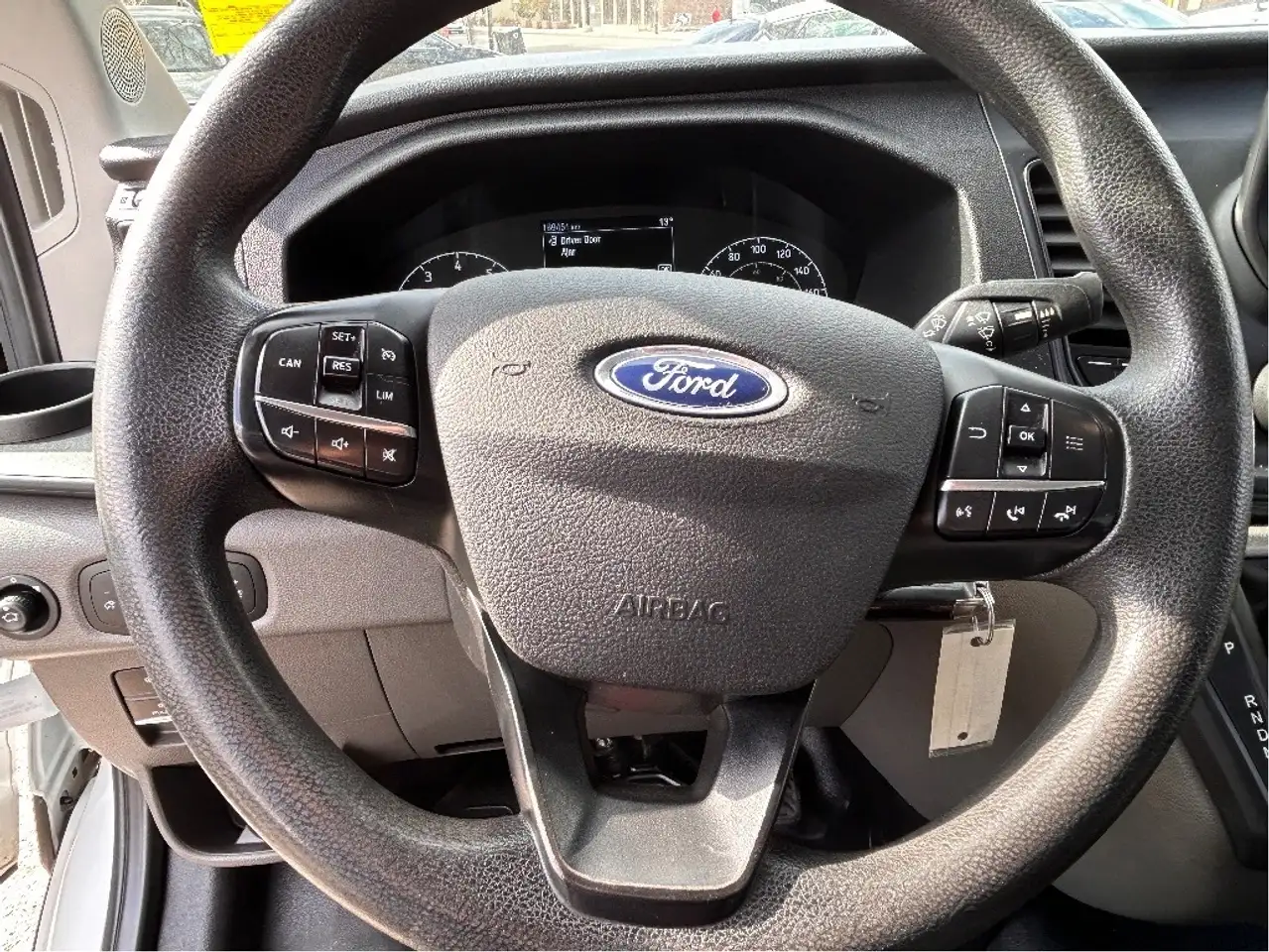 Ford Transit Cargo Van снимка Ford Transit Cargo Van